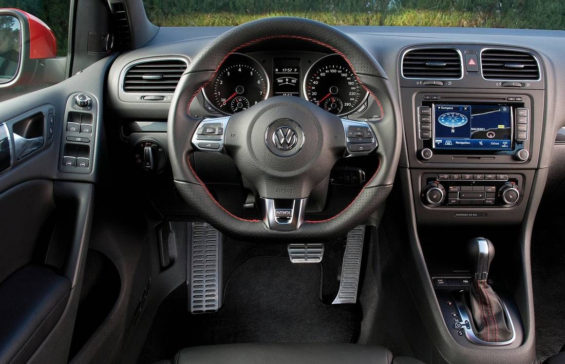 volkswagen-golf-6-interior