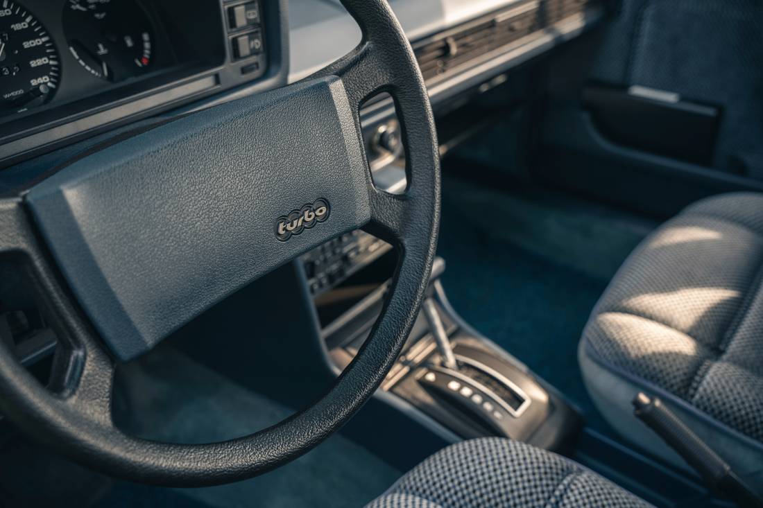 audi-200-interieur