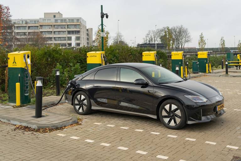 waarom-elektrische-autos-wel-eens-een-stuk-goedkoper-kunnen-worden-2024-01