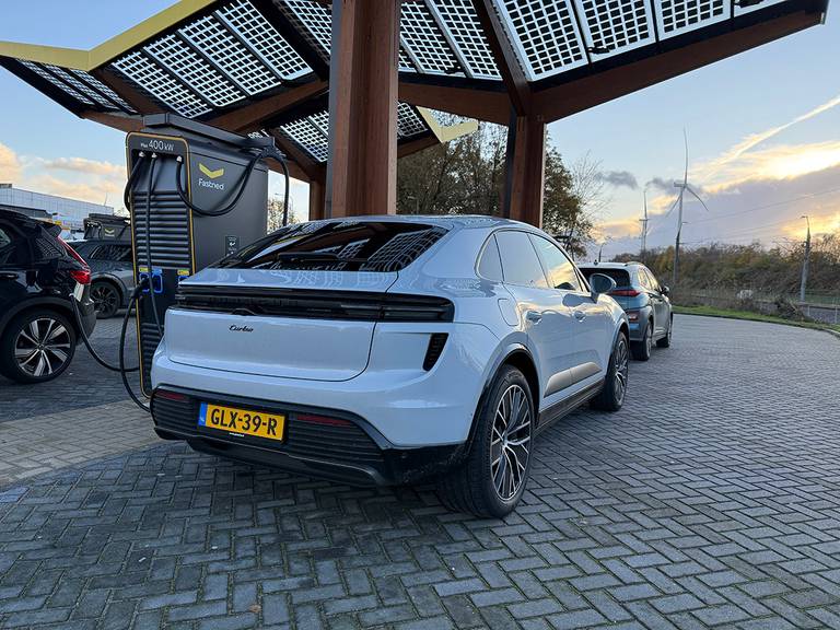 CR-22 - AutoScout24 - Porsche Macan Electric FOTO 7