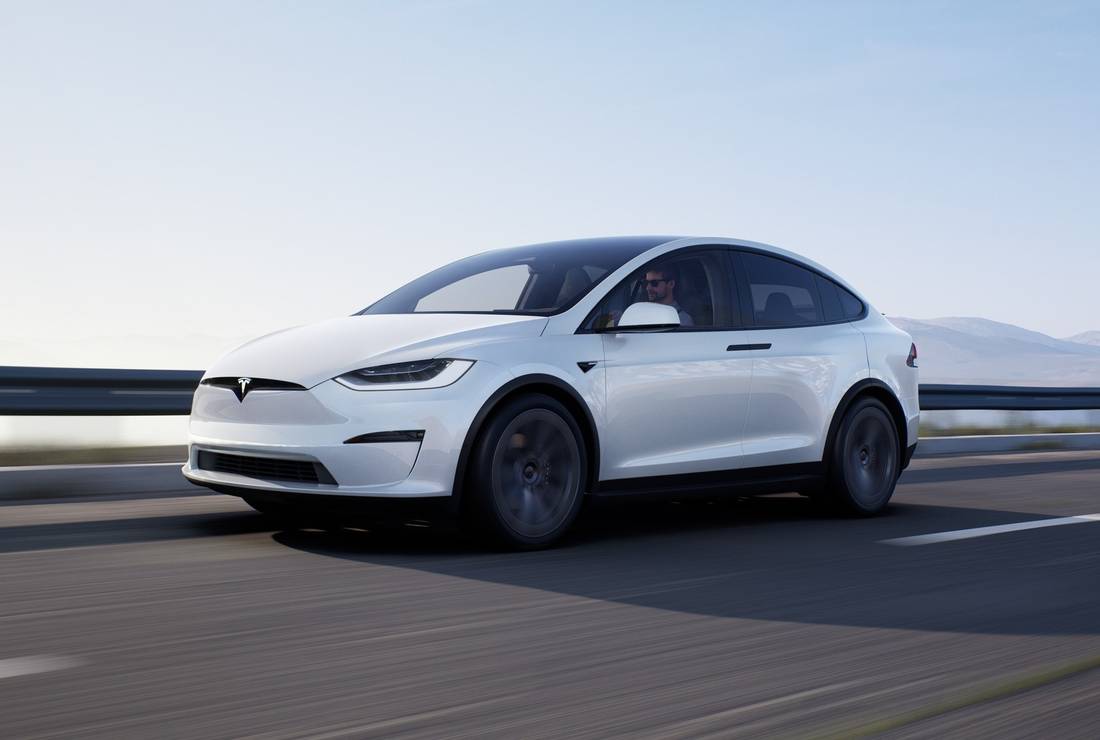 Model X: afmetingen, interieurs, motoren, en concurrenten -