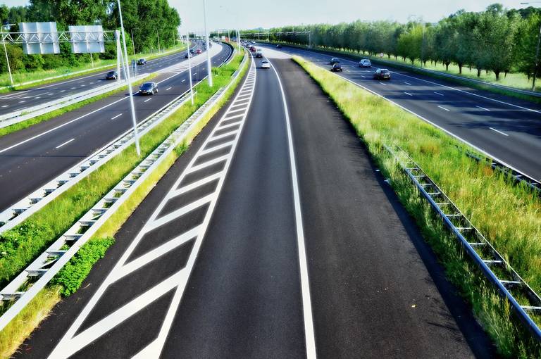 eindelijk-mag-je-overdag-weer-130-kmh-rijden-maar-toch-kun-je-een-boete-krijgen-2025-05