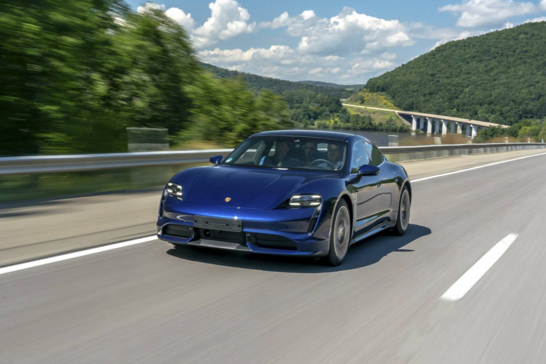 De Porsche Taycan raakt ons in het liefhebbershart