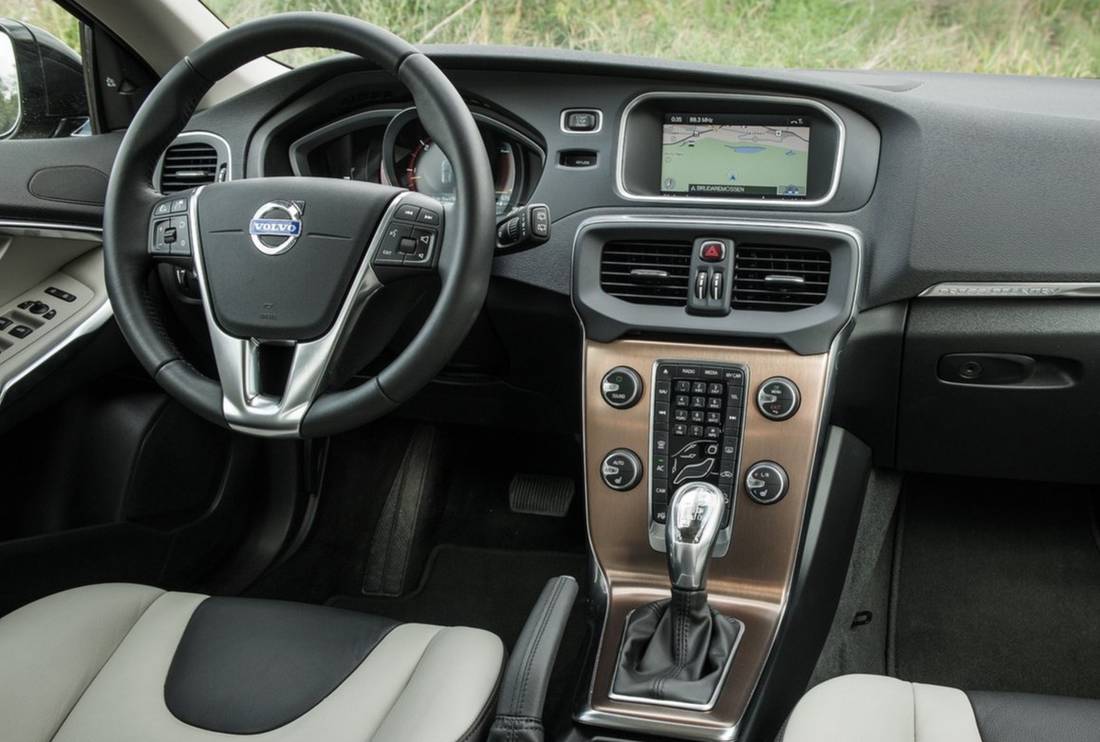 volvo-v40-cross-country-interior