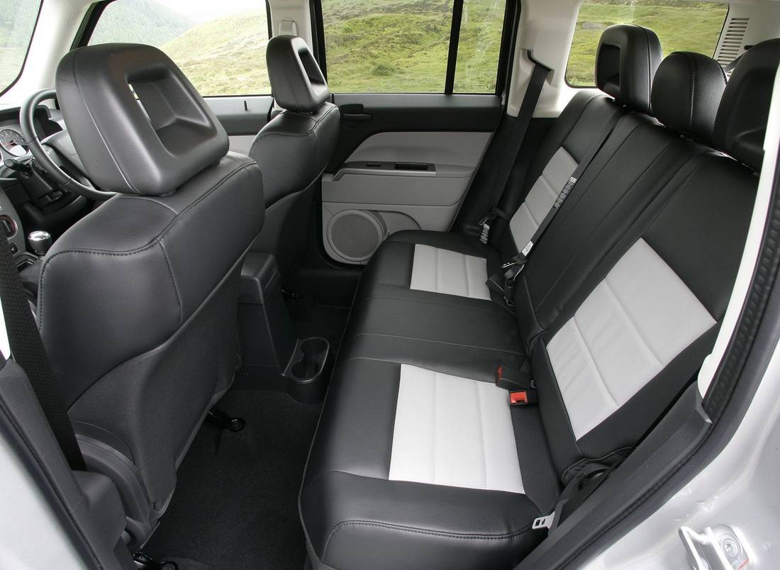 jeep-patriot-seats