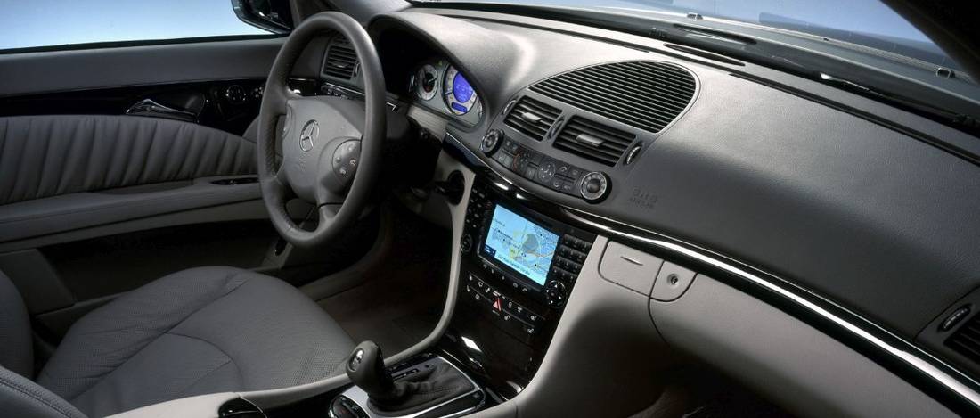 mercedes-benz_e_240_3