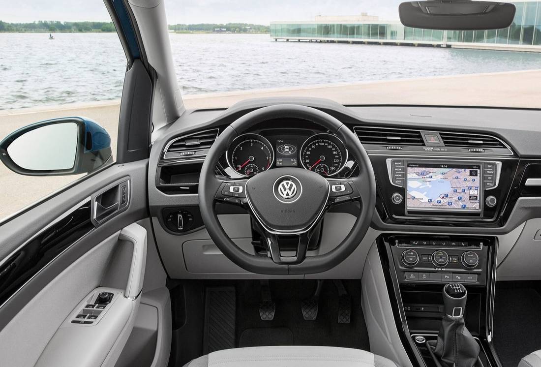 vw-touran-interior