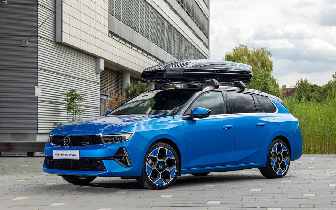 opel_astra_sports_tourer_accessorized