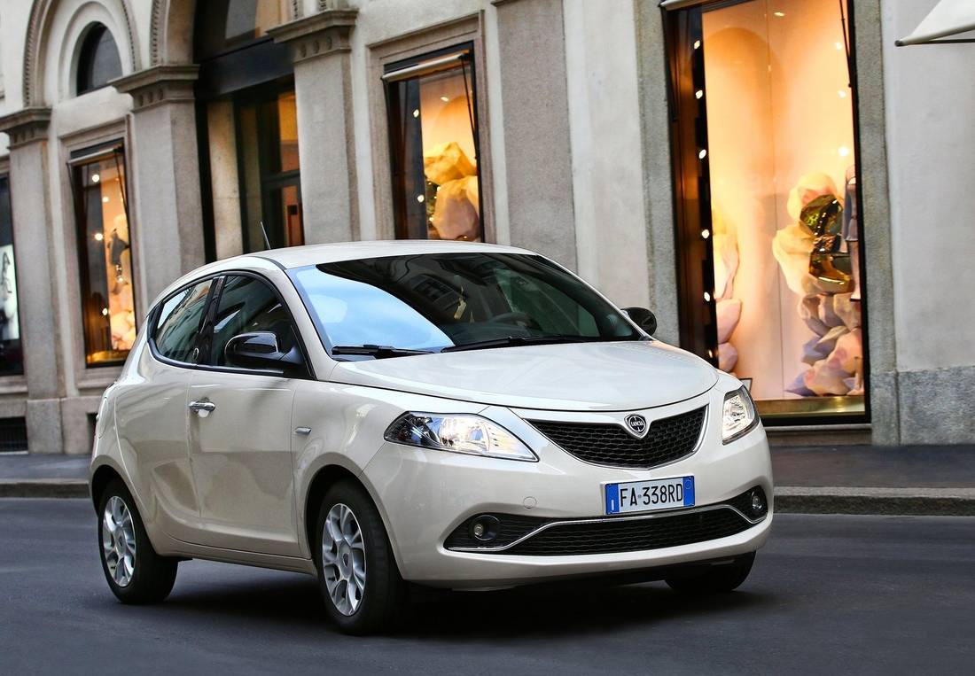 lancia-ypsilon-front