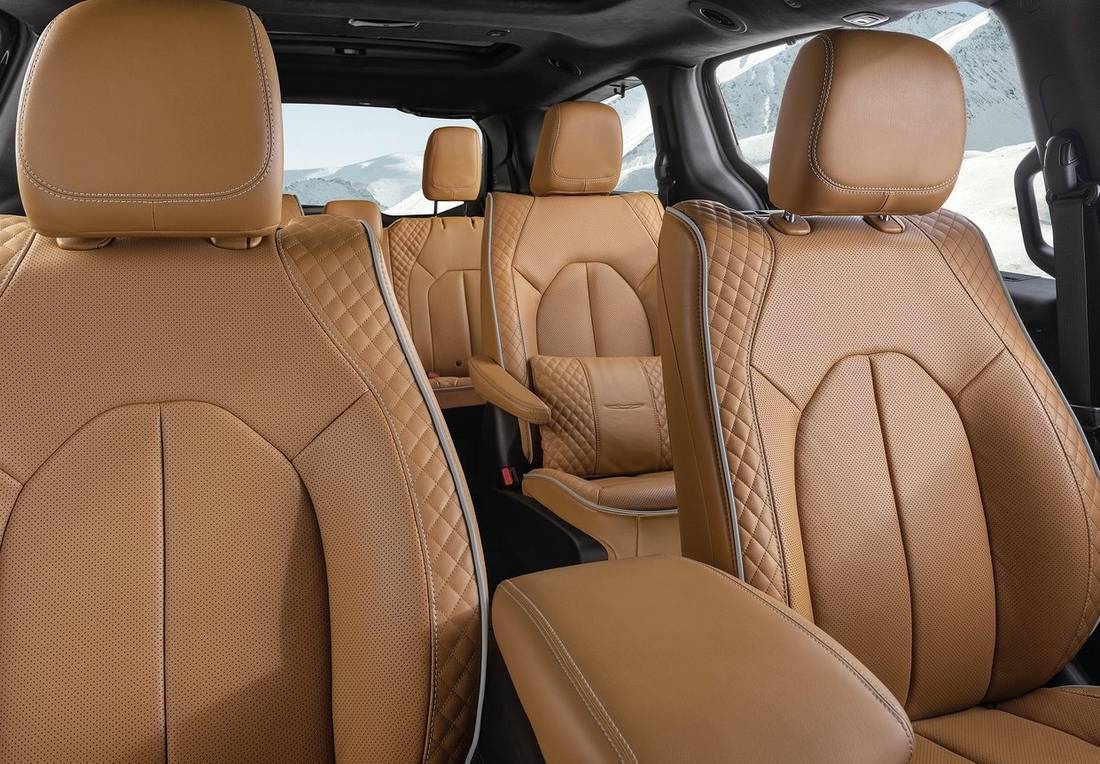 chrysler-pacifica-seats