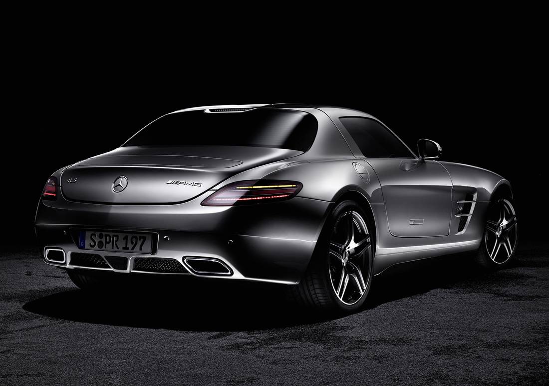 bros toon nationale vlag Mercedes-Benz SLS: afmetingen, interieurs, motoren, prijzen en concurrenten  - AutoScout24