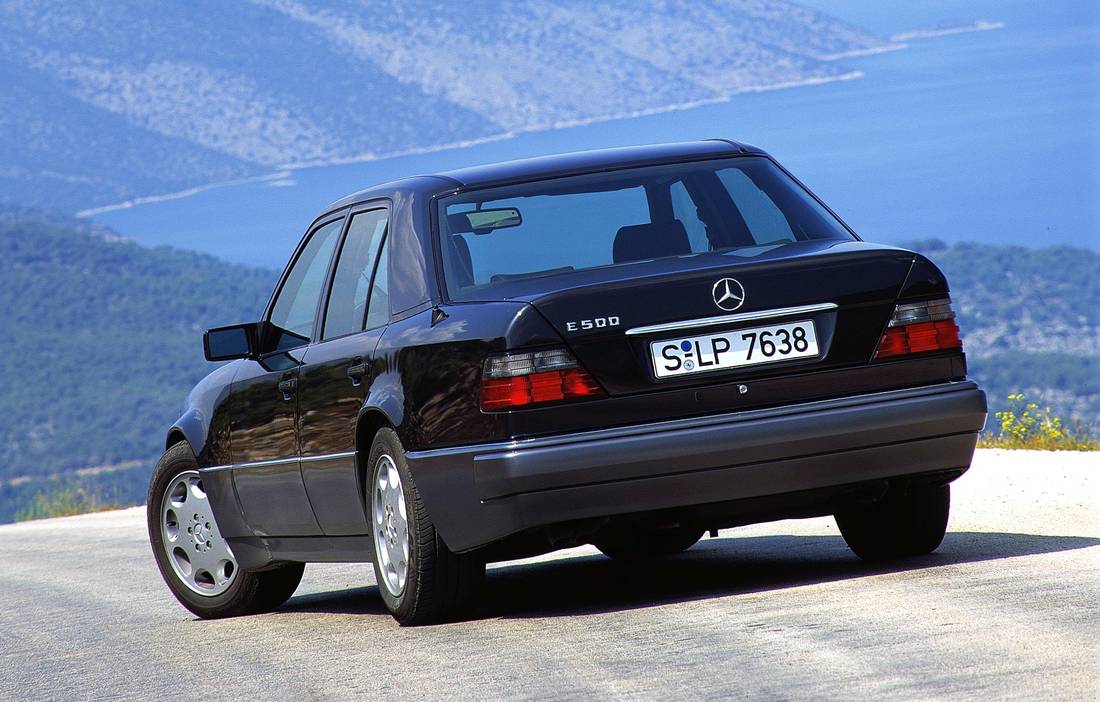 mercedes-benz-w124-back