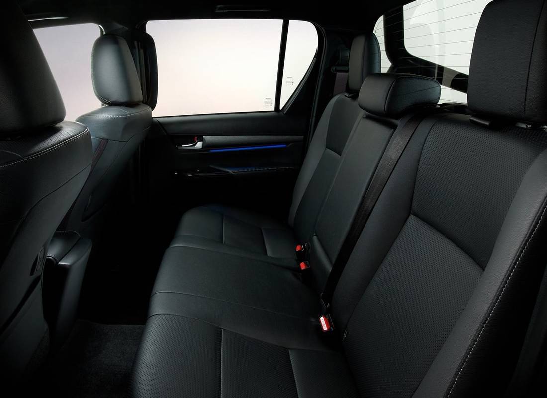 toyota-hilux-seats