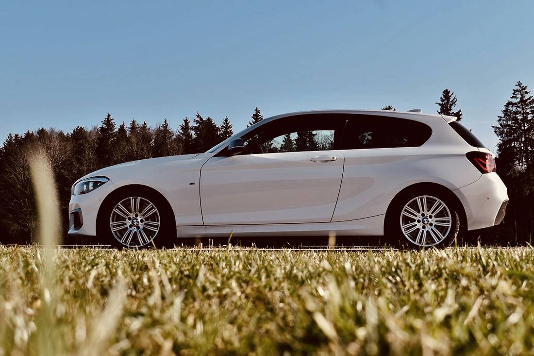 BMW-M140i-side