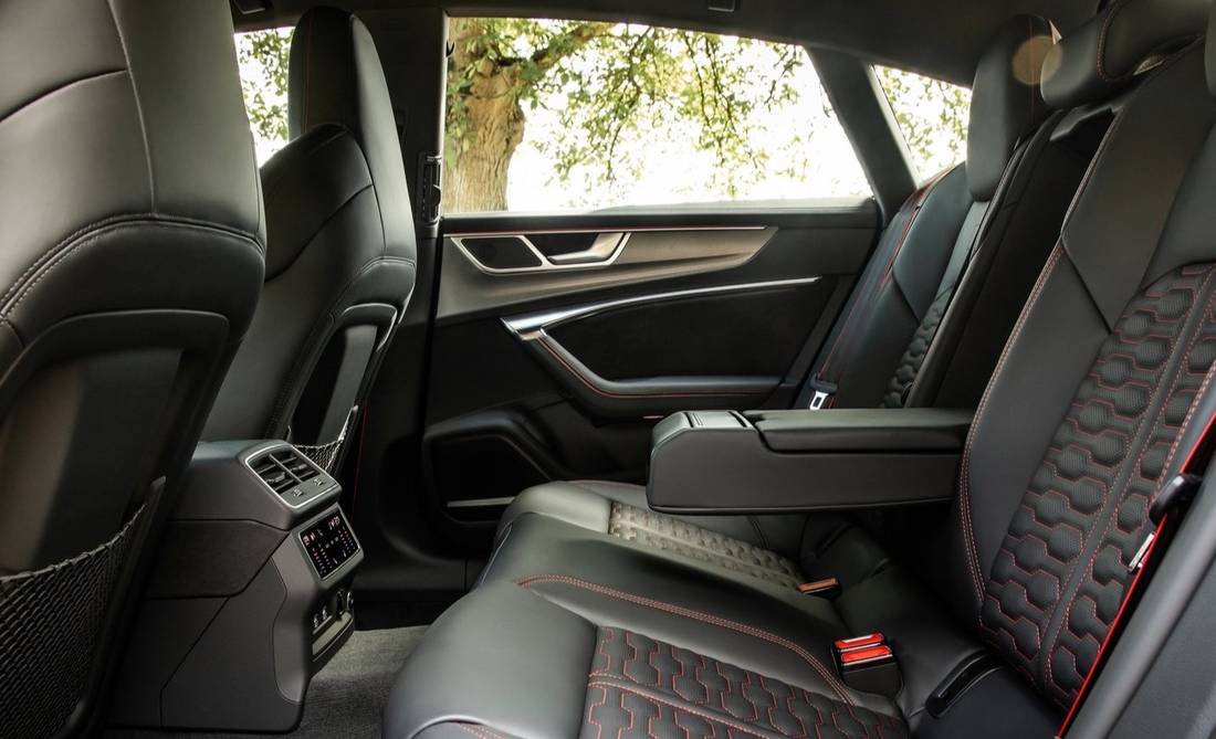 audi-rs7-sportback-seats