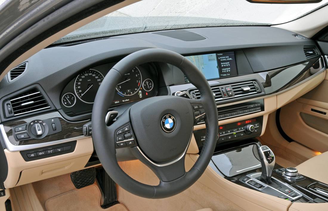 bmw-535i-interior