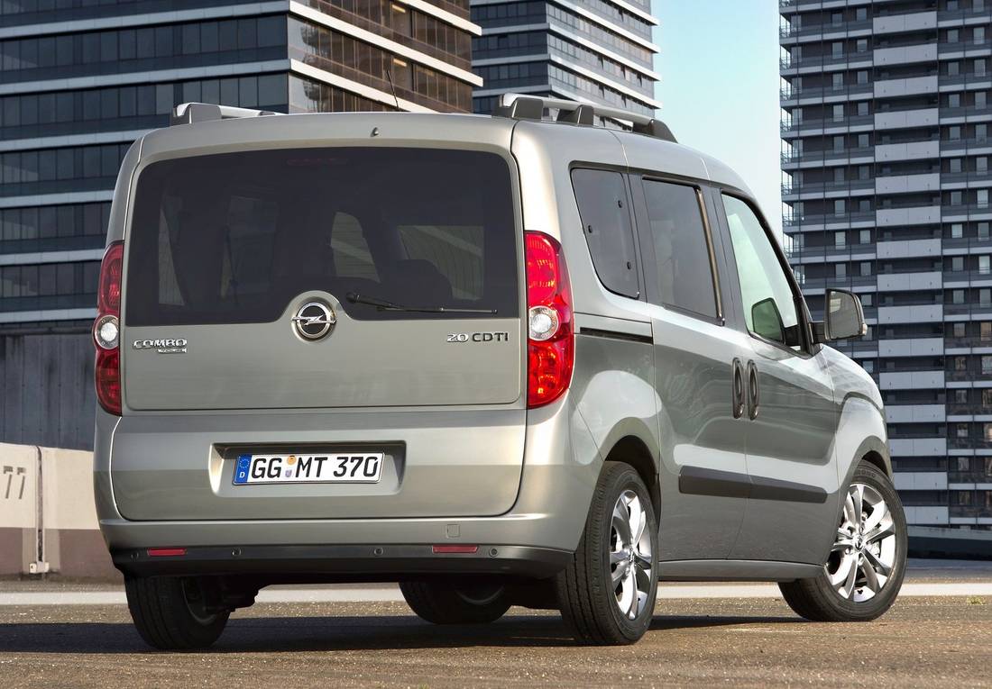 opel-combo-back