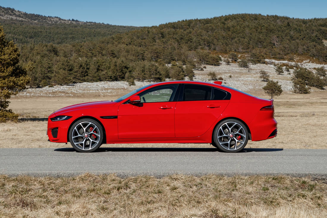 Jaguar XE P300 AWD