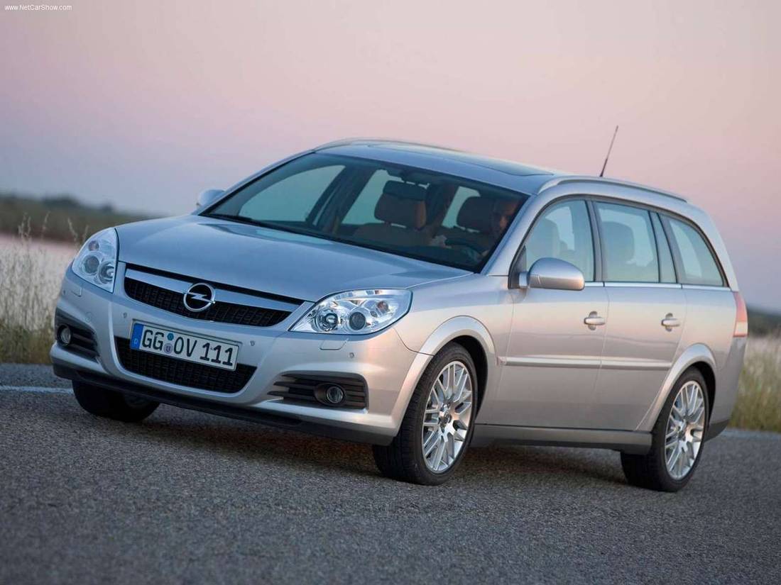Opel-Vectra_Caravan-2006-1280-01