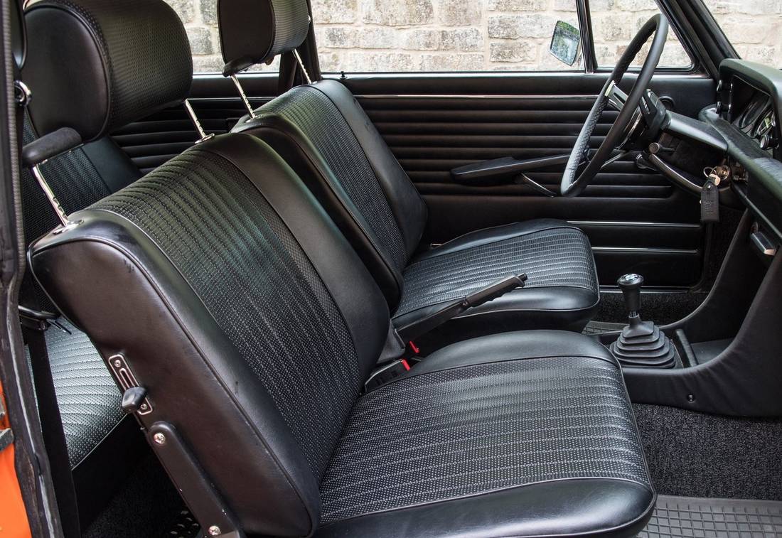 bmw-2002-seats