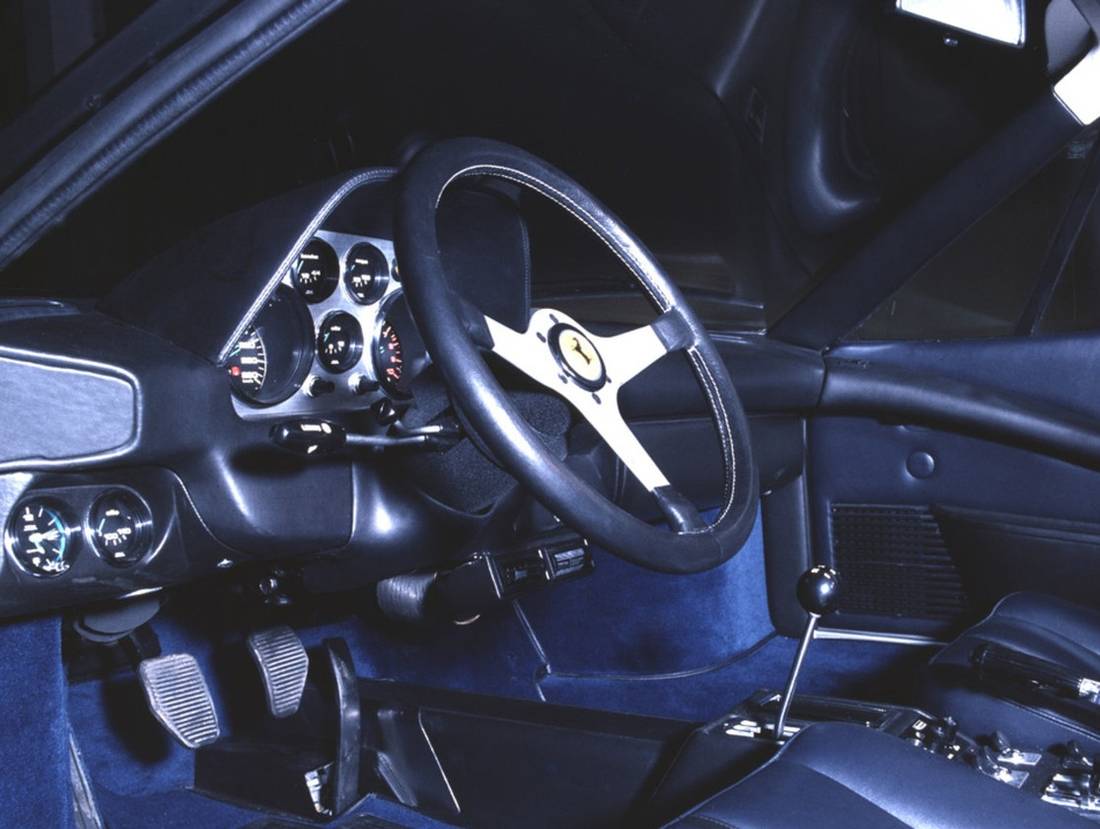 ferrari-308-interior