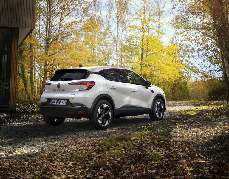 waarom-je-voor-de-nieuwe-renault-captur-2024-geen-booskijkers-hoeft-te-kopen-prijzen-bekend-2024-10