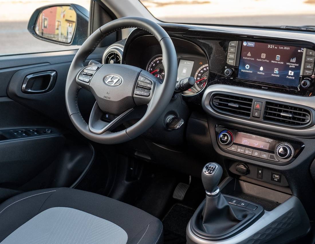 hyundai-i10-interior