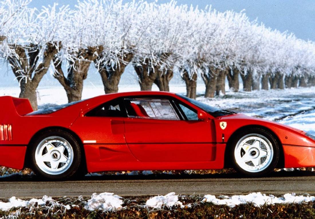 ferrari-f40-side