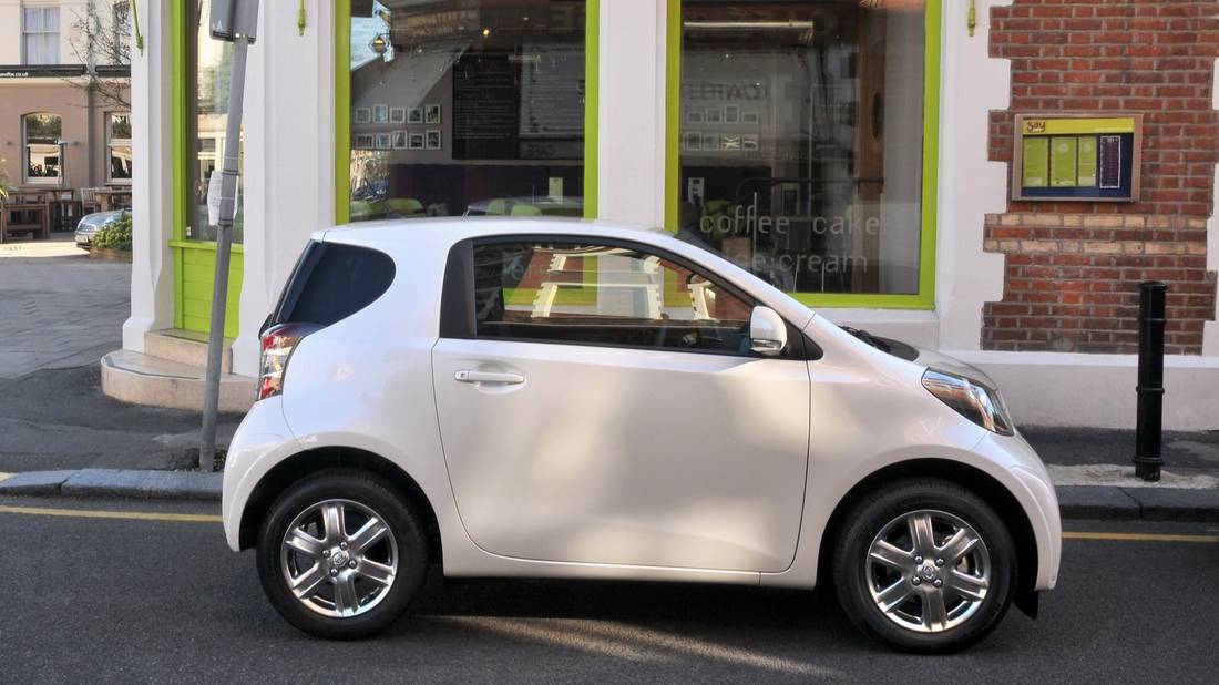 toyota-iq-side