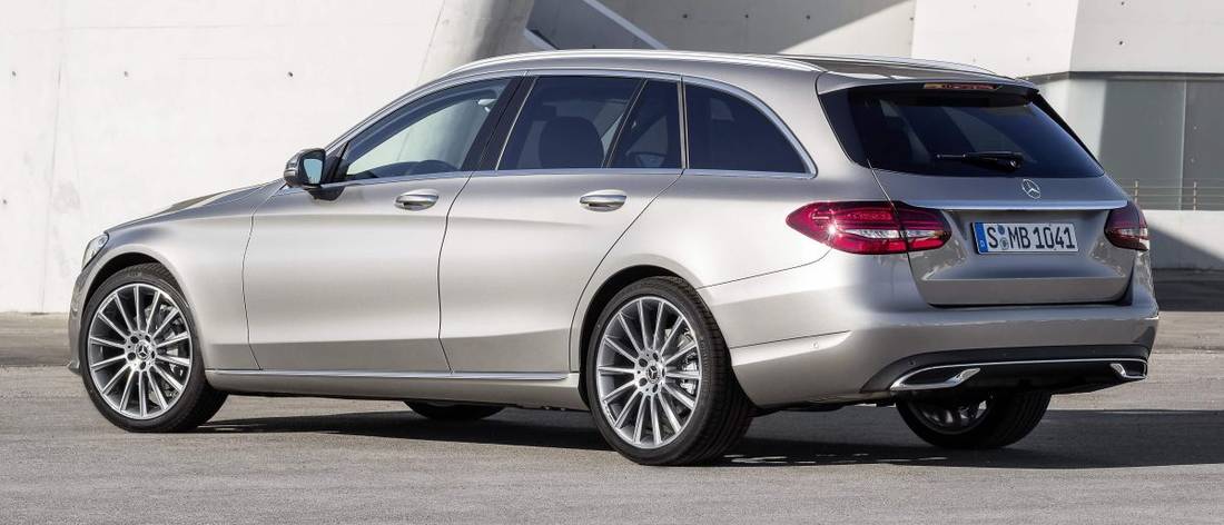 Mercedes-Benz-C 220 zijkant