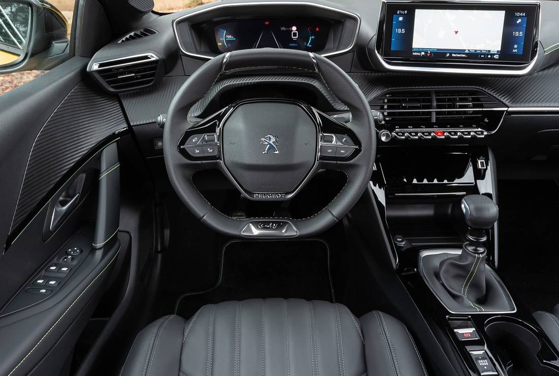 peugeot-208-interior