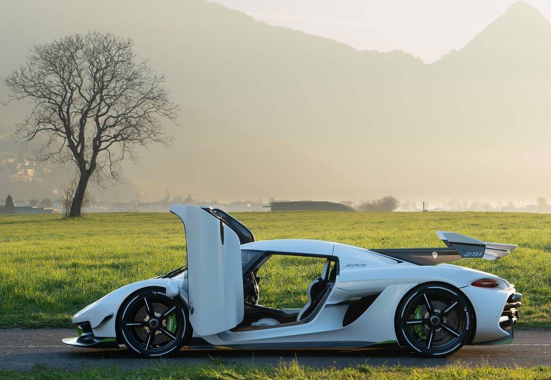 koenigsegg-jesko-side