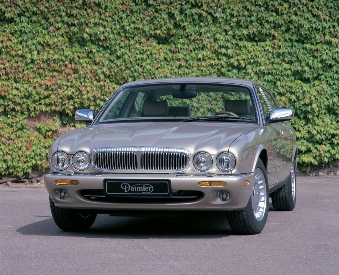 daimler_v8_front