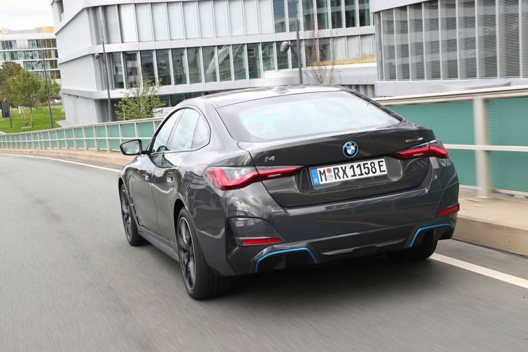 bmw-i4-polestar-2-2022-9