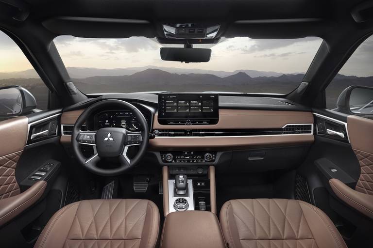zo-gaat-de-nieuwe-mitsubishi-outlander-phev-2025-zijn-concurrenten-te-lijf-2024-02