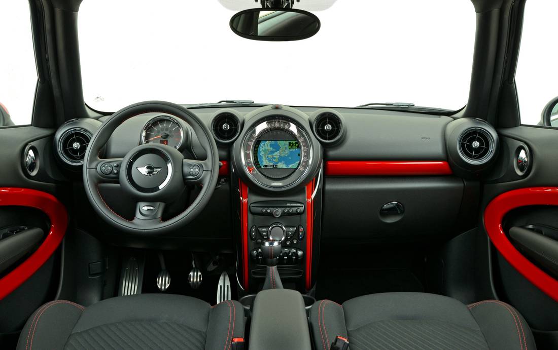 mini-paceman-interior