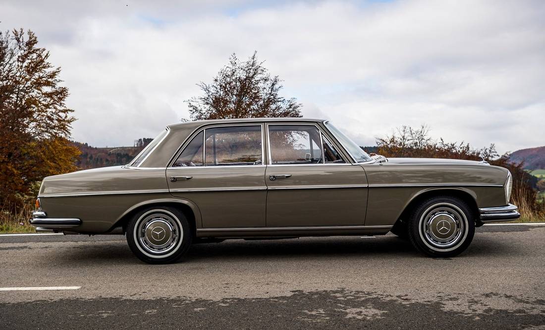 mercedes-benz-250-side