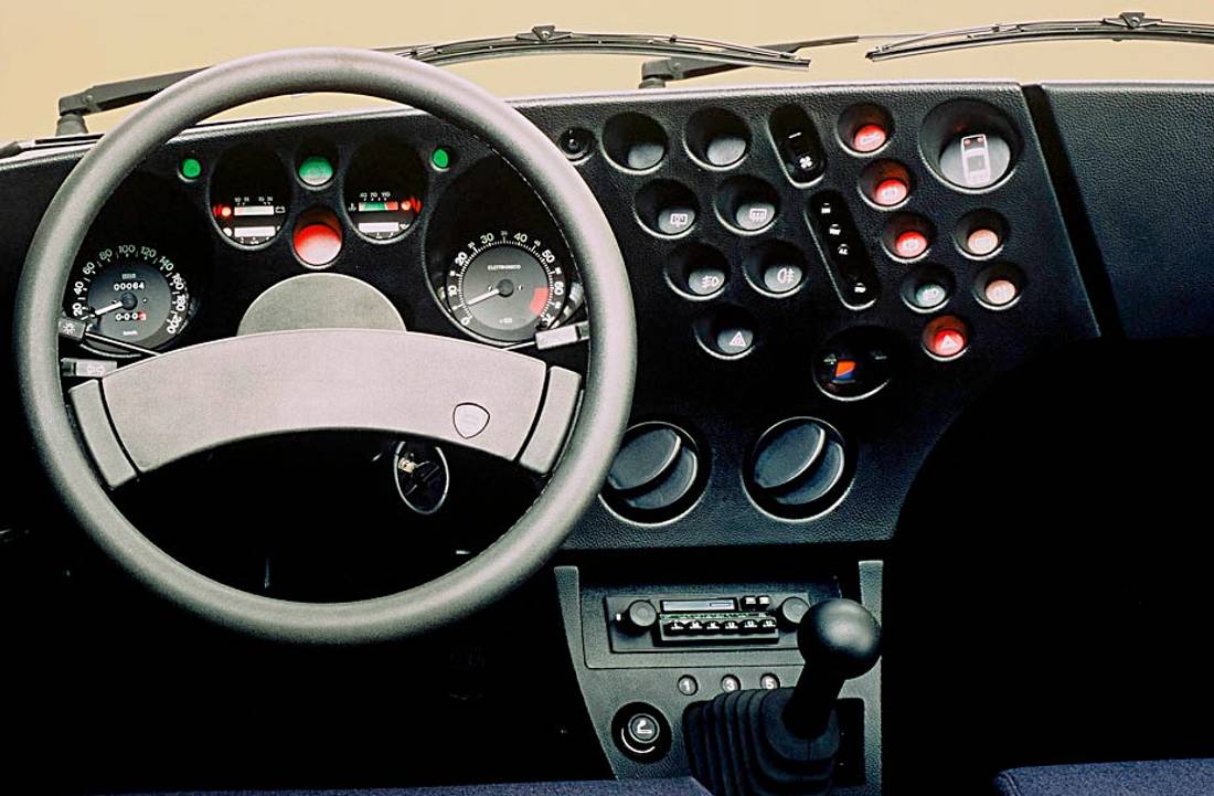 lancia-beta-trevi-interior