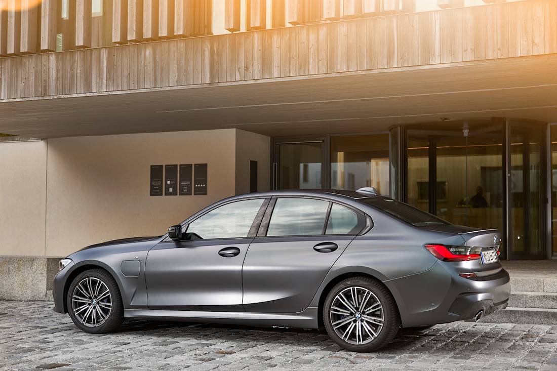 bmw_330e_m_sport_842