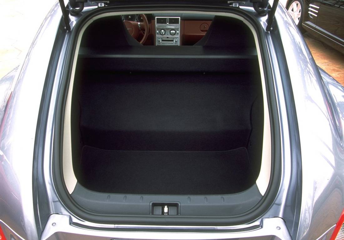 chrysler-crossfire-trunk