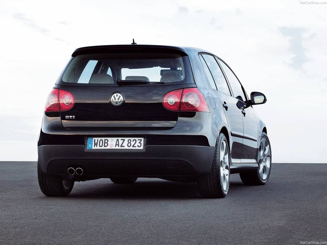 Volkswagen-Golf_GTI_5-door-2004-1280-12