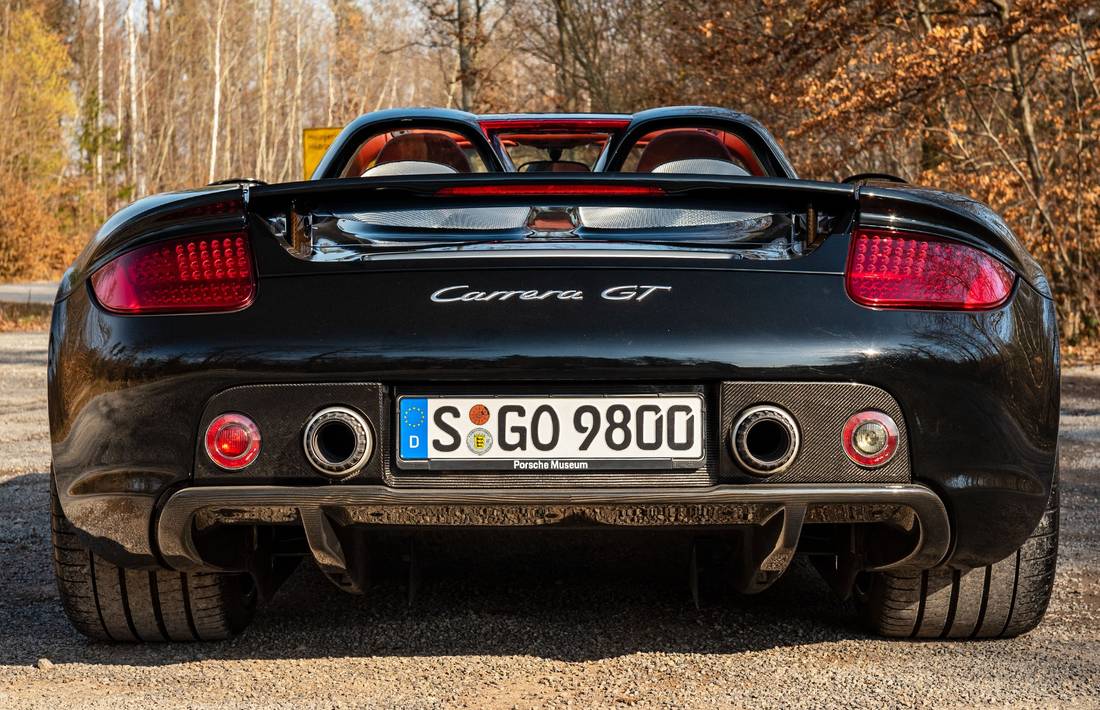 porsche-carrera-gt-back