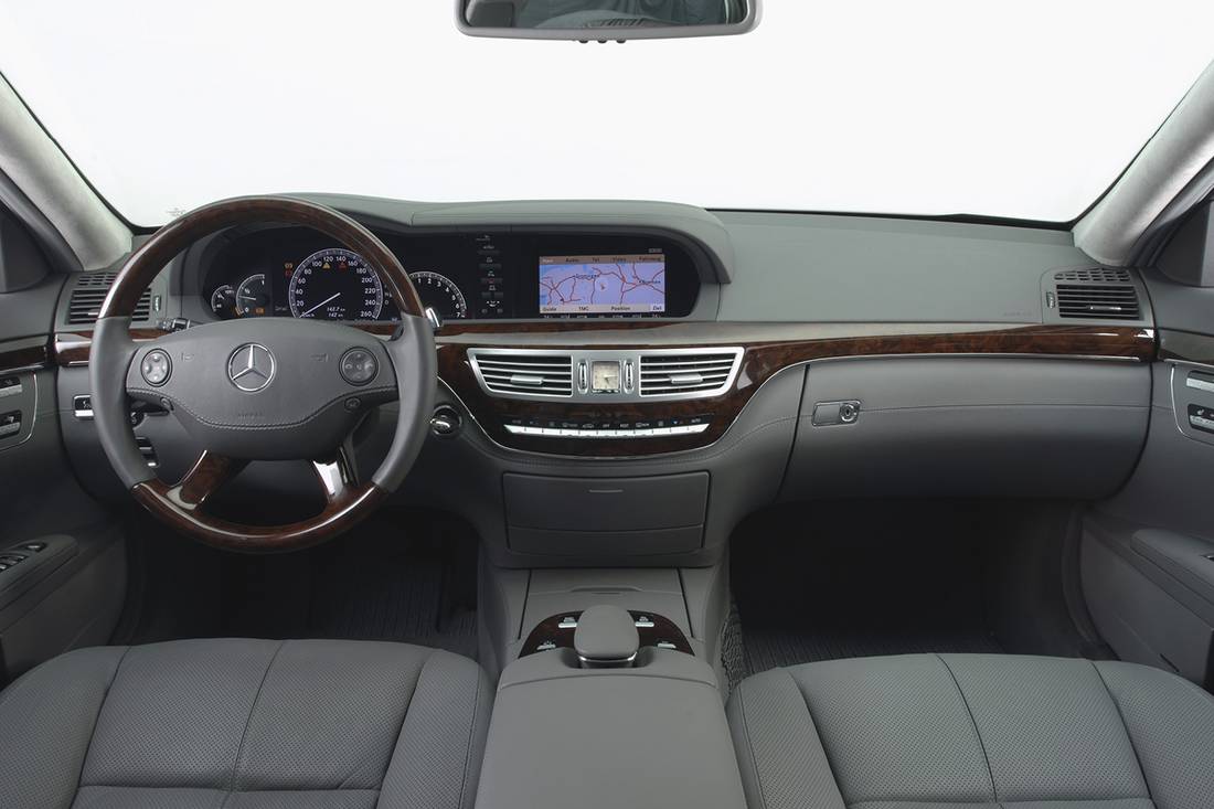 Mercedes Benz S320 2