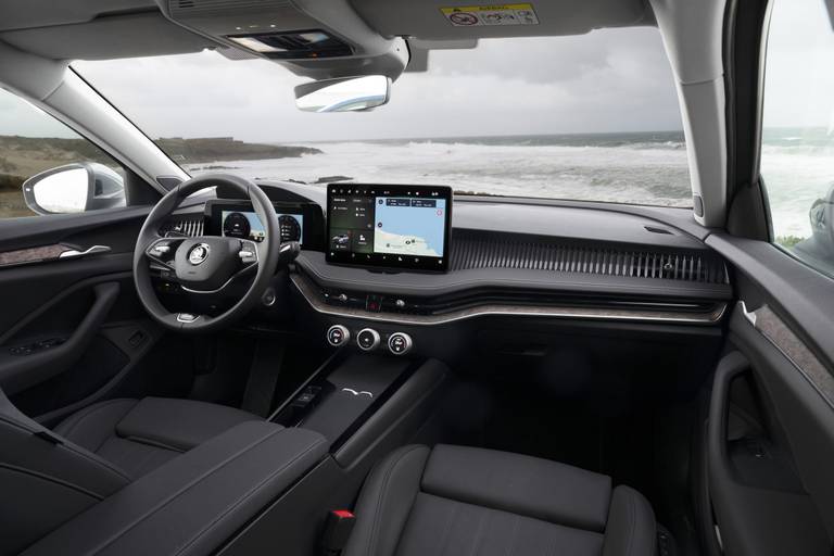 4-redenen-om-skoda-superb-als-hatchback-te-kopen-en-niet-als-stationwagon-2025-03