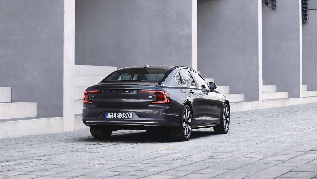 volvo-s90-back