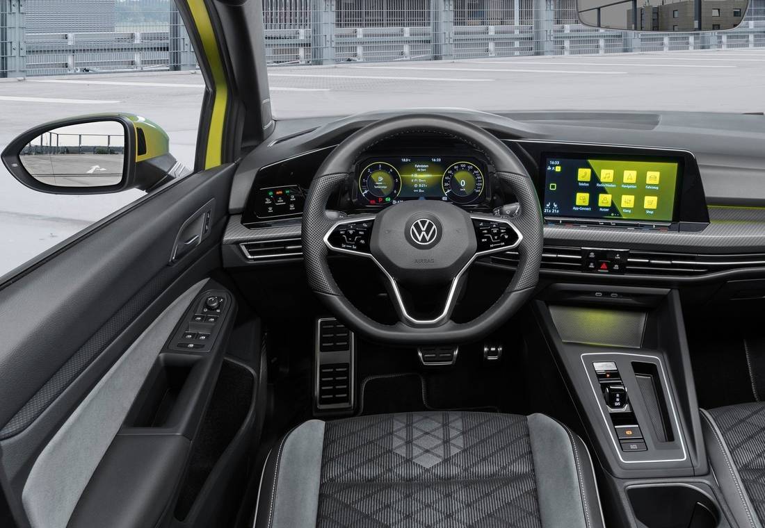 volkswagen-golf-variant-interior