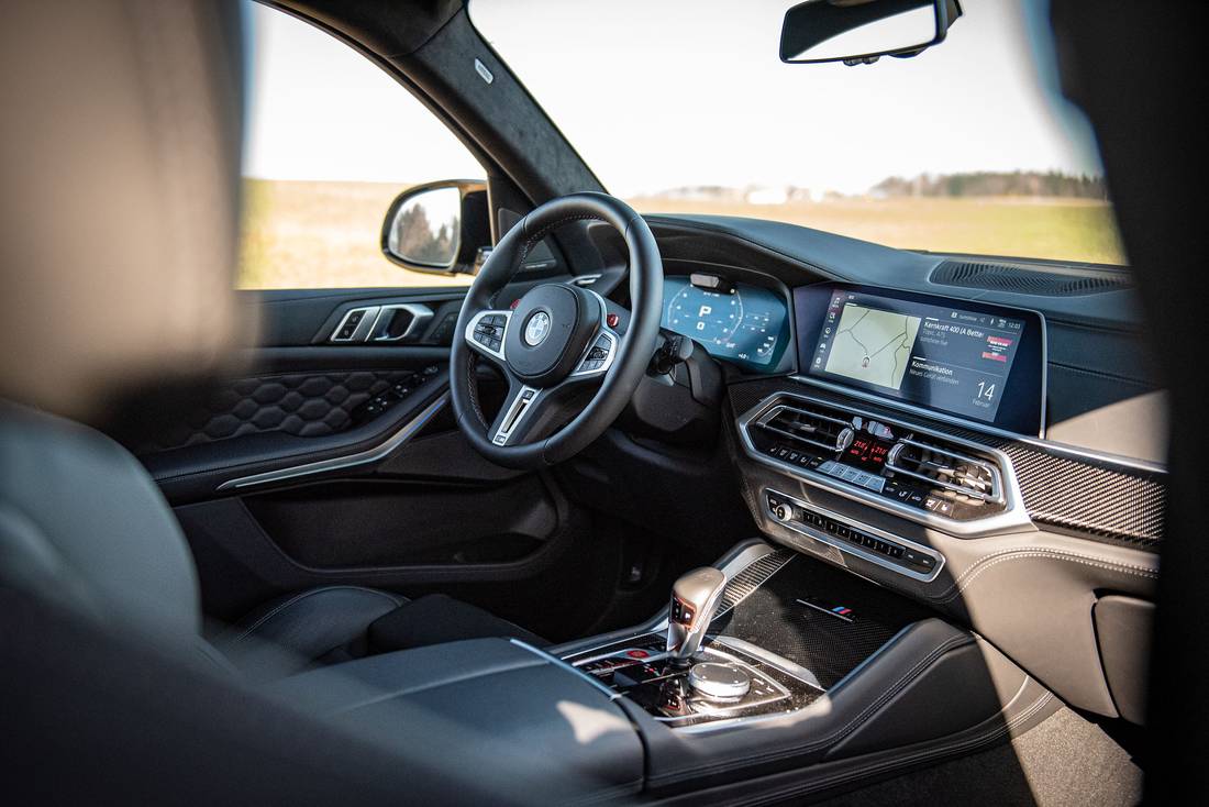 BMW-X5-M-2023-Cockpit