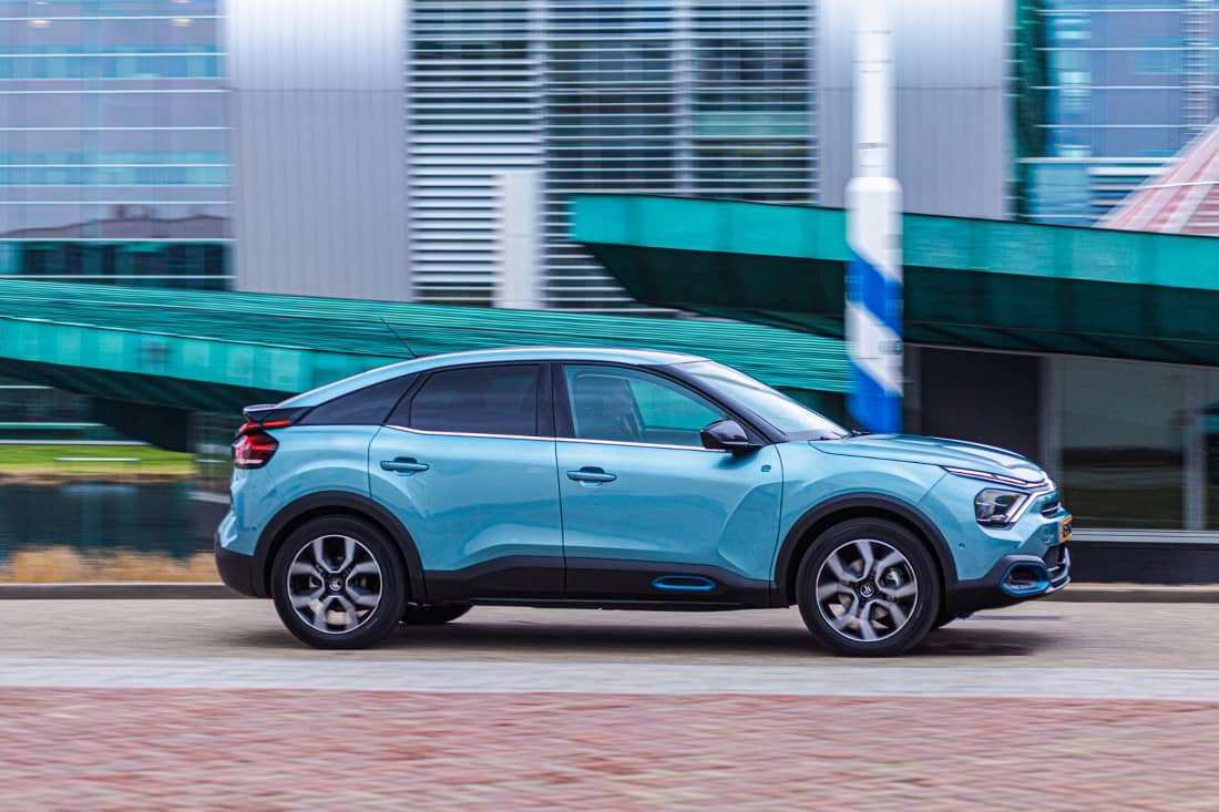 Test - Over de elektrische Citroën e-C4 kun je heerlijk mopperen