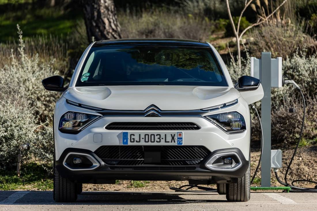 12_Aanbod-aandrijflijnen-voor-Citroen-e-C4-en-e-C4-X-uitgebreid-met-nieuwe-krachtigere-motoroptie