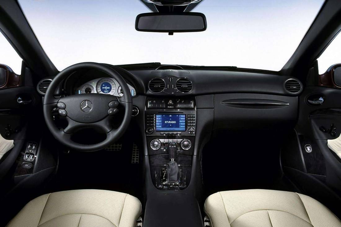 Mercedes_Benz_CLK320_2